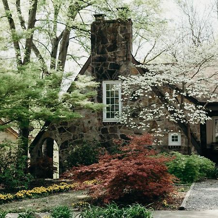 The Woodlawn Tudor Hot Springs Exterior foto